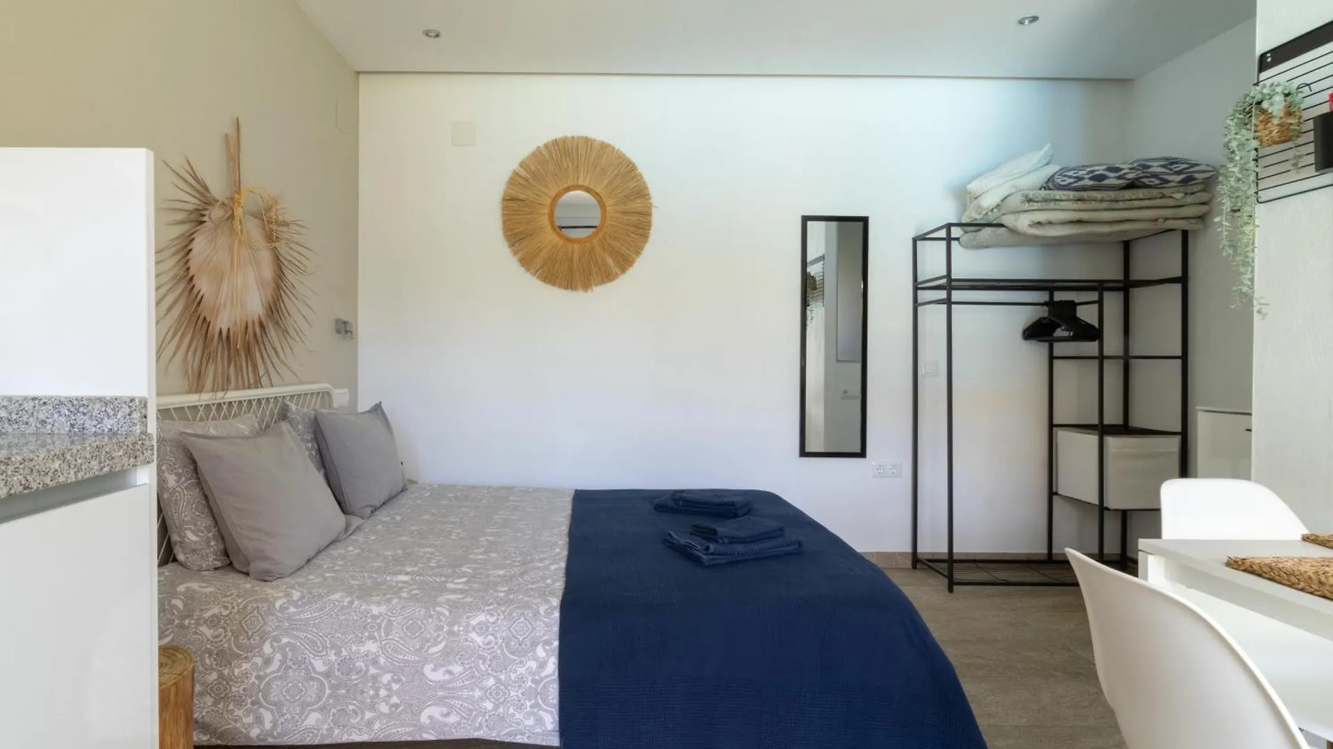 La Casa Del Burro Bed and Breakfast Nerja 0*,  Spanje